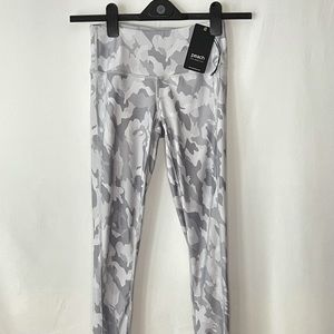 NWT Peach Reversible Legging. Size SM